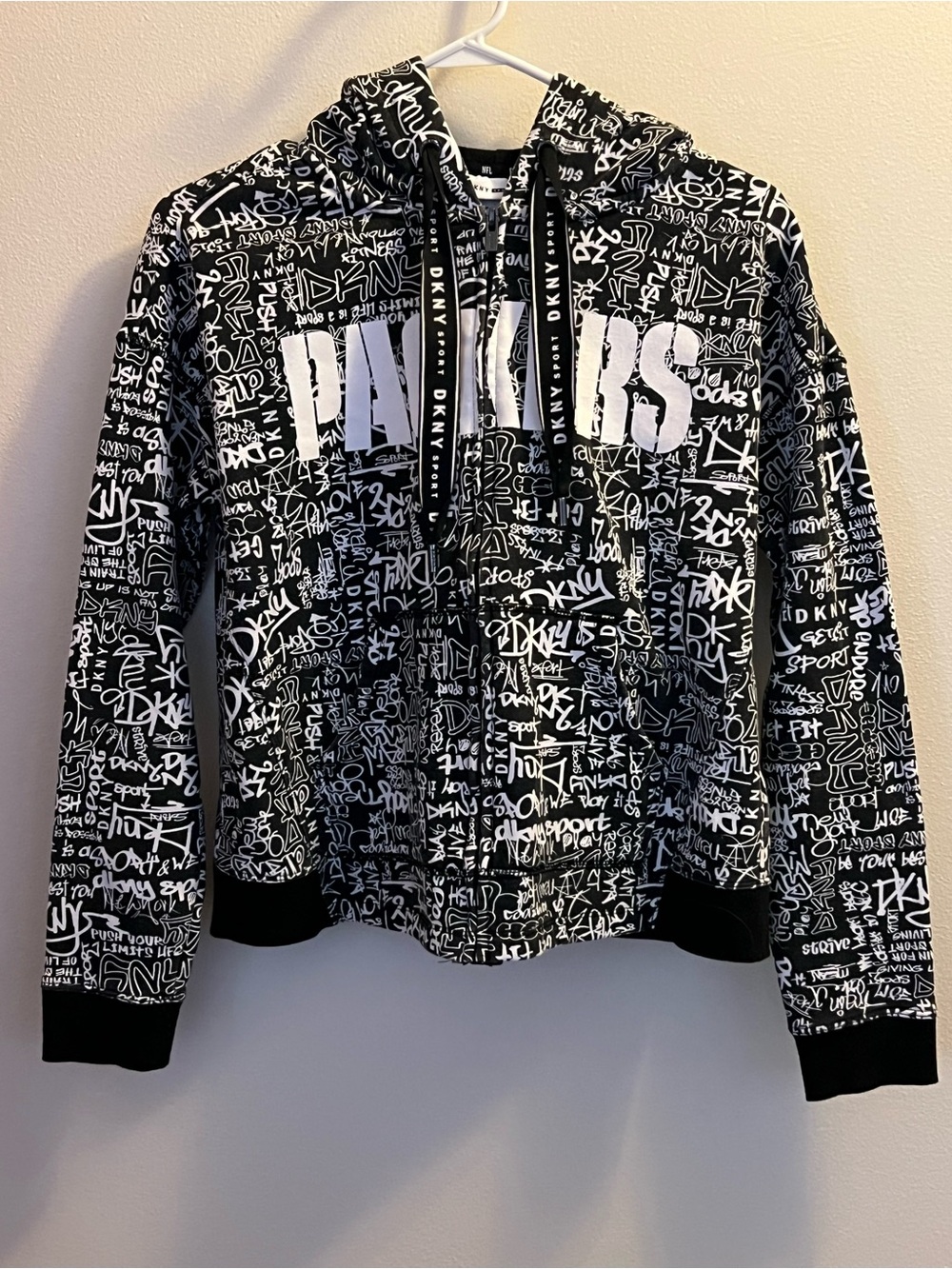 DKNY Green Bay Packers Black & White Graffiti zip up Hoodie Medium